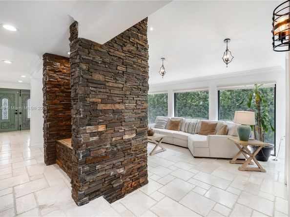 1556 71st St, Miami Beach FL 33141