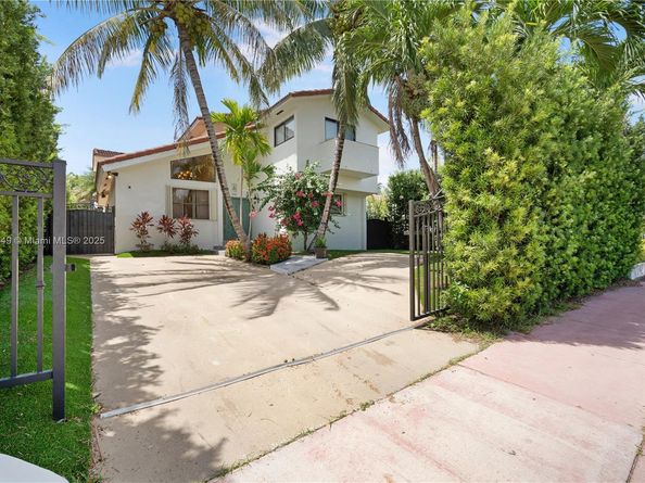 1556 71st St, Miami Beach FL 33141