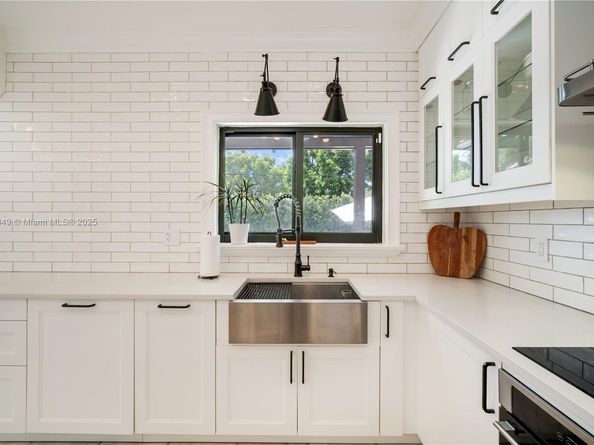 1556 71st St, Miami Beach FL 33141