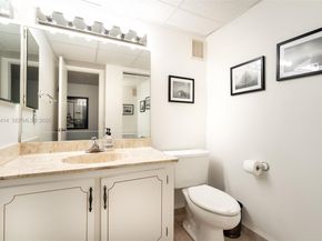 16475 Golf Club Rd 307, Weston FL 33326