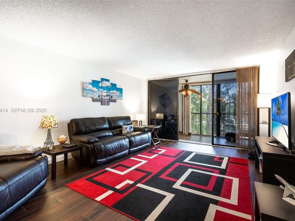 16475 Golf Club Rd 307, Weston FL 33326