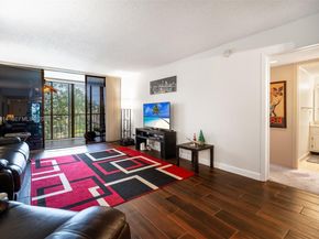 16475 Golf Club Rd 307, Weston FL 33326