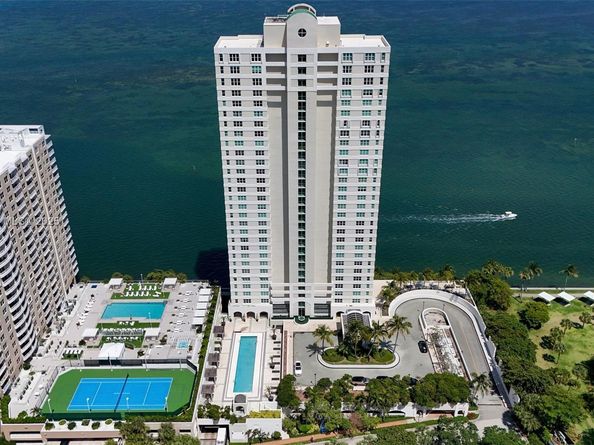 800 Claughton Island Dr 1504, Miami FL 33131