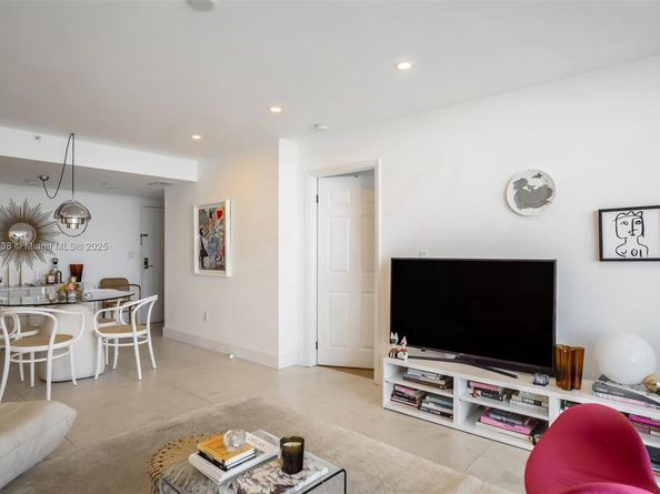 800 Claughton Island Dr 1504, Miami FL 33131