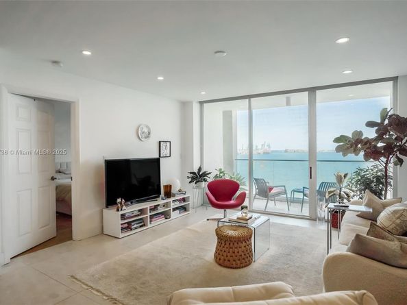 800 Claughton Island Dr 1504, Miami FL 33131