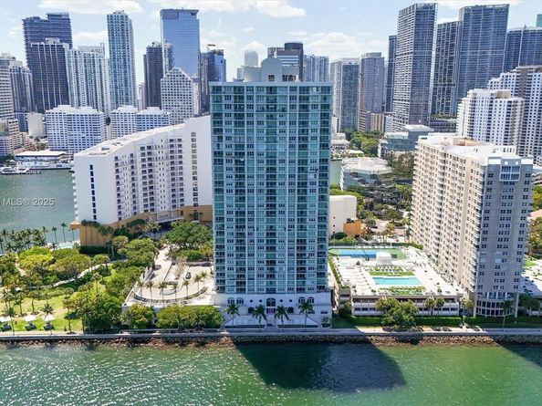 800 Claughton Island Dr 1504, Miami FL 33131