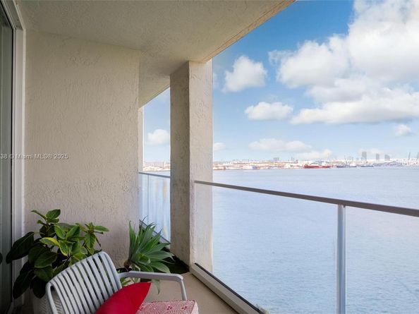 800 Claughton Island Dr 1504, Miami FL 33131
