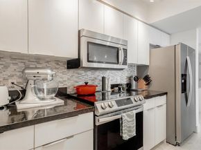 800 Claughton Island Dr 1504, Miami FL 33131
