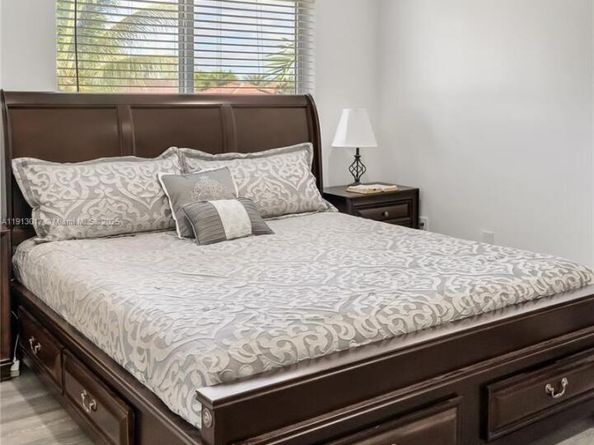 15309 SW 183rd Ter, Miami FL 33187