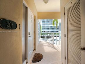 3090 NE 48th St 7, Fort Lauderdale FL 33308
