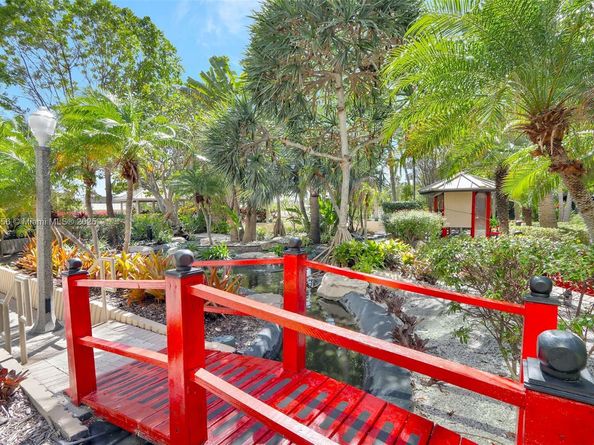 1121 Crandon Blvd E708, Key Biscayne FL 33149