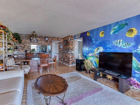 12027 S Greenway Cir 206, Royal Palm Beach FL 33411