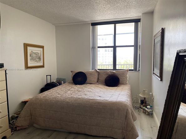 20100 W Country Club Dr 507, Aventura FL 33180