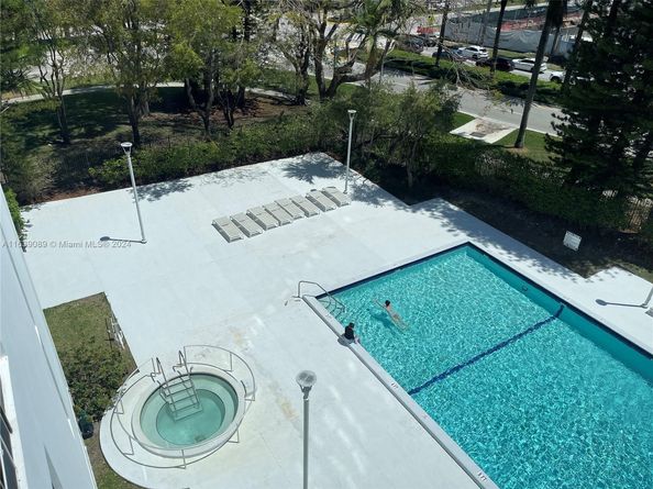 20100 W Country Club Dr 507, Aventura FL 33180
