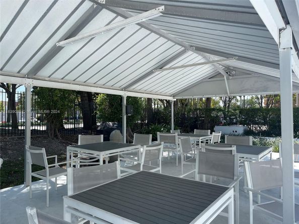 20100 W Country Club Dr 507, Aventura FL 33180