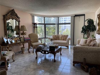 20100 W Country Club Dr