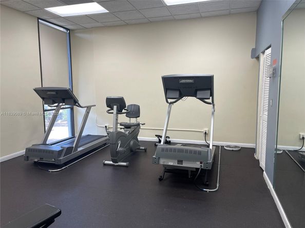 20100 W Country Club Dr 507, Aventura FL 33180