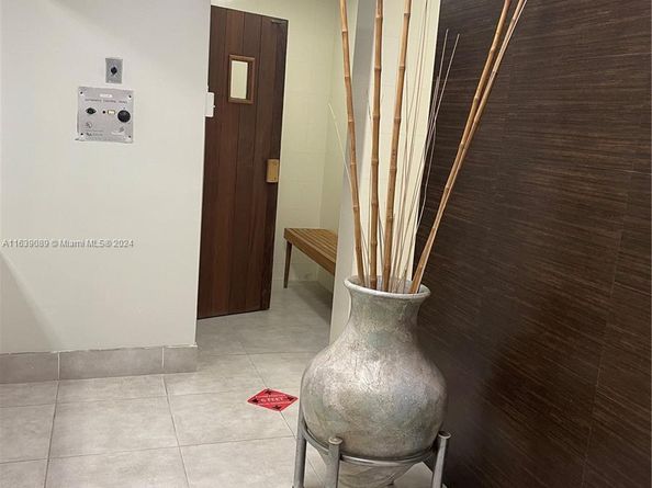 20100 W Country Club Dr 507, Aventura FL 33180