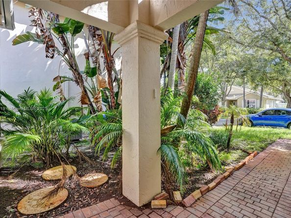4917 SW 32nd Way, Hollywood FL 33312