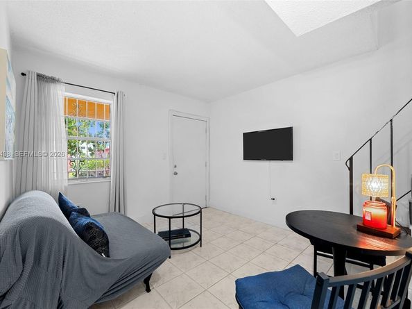 515 SW 3rd St 6, Miami FL 33130