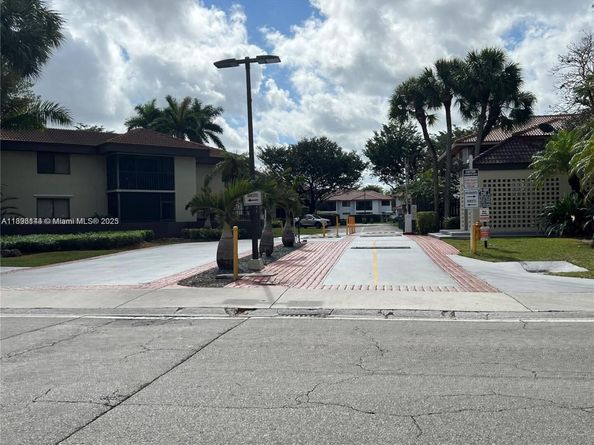 Undisclosed Address #A11893144, Miami FL 33186