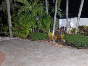 612 SW 179th Ave, Pembroke Pines FL 33029