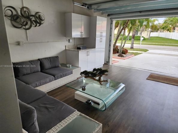 612 SW 179th Ave, Pembroke Pines FL 33029