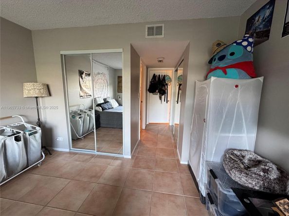 3650 Inverrary Dr 3YG, Lauderhill FL 33319