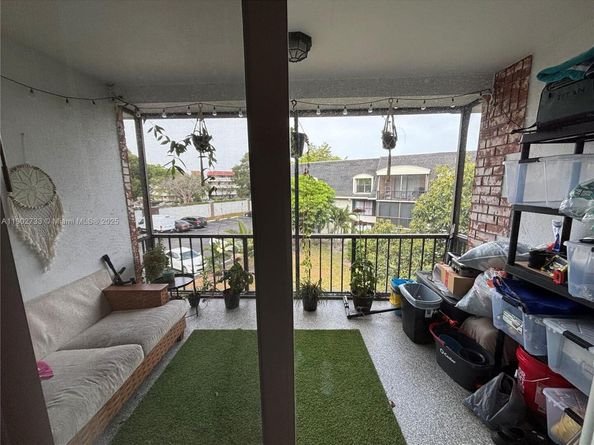 3650 Inverrary Dr 3YG, Lauderhill FL 33319