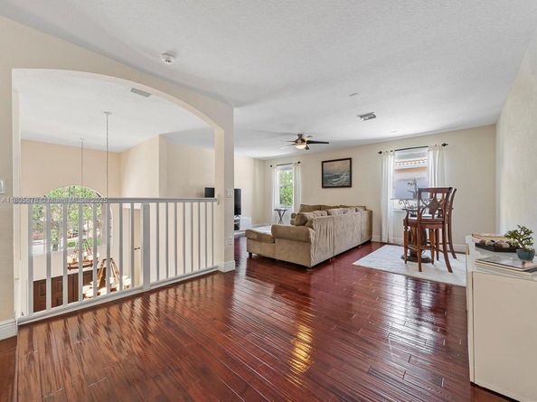 19165 N Gardenia Ave, Weston FL 33332