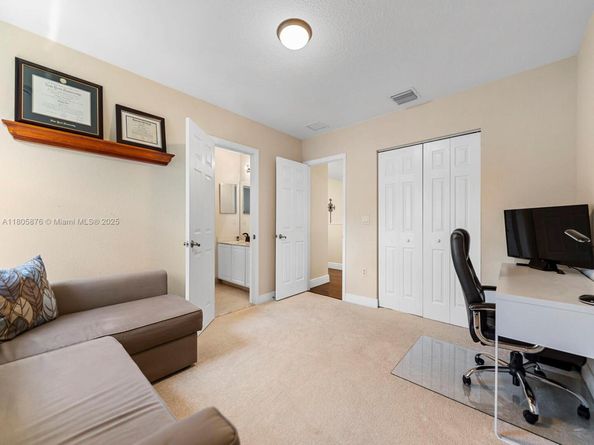 19165 N Gardenia Ave, Weston FL 33332