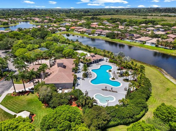 19165 N Gardenia Ave, Weston FL 33332