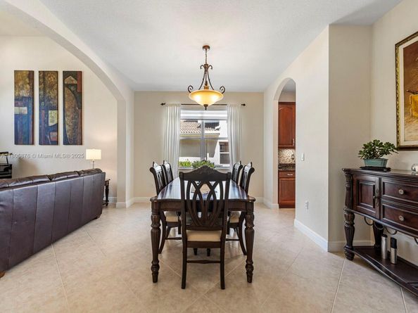19165 N Gardenia Ave, Weston FL 33332
