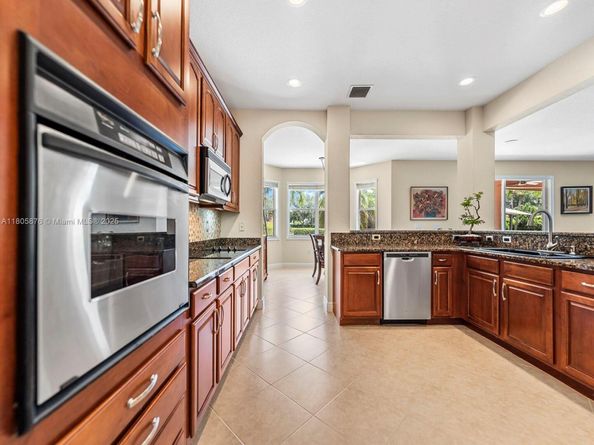 19165 N Gardenia Ave, Weston FL 33332