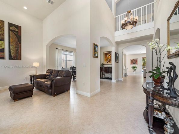 19165 N Gardenia Ave, Weston FL 33332