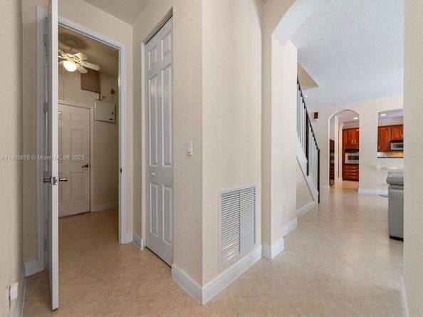 19165 N Gardenia Ave, Weston FL 33332