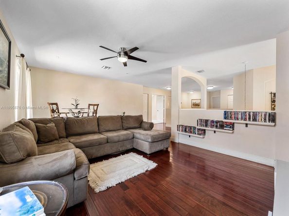 19165 N Gardenia Ave, Weston FL 33332