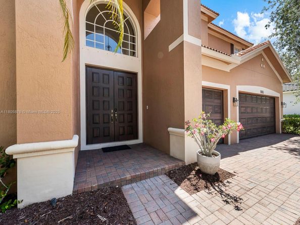 19165 N Gardenia Ave, Weston FL 33332