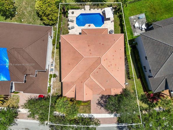 19165 N Gardenia Ave, Weston FL 33332