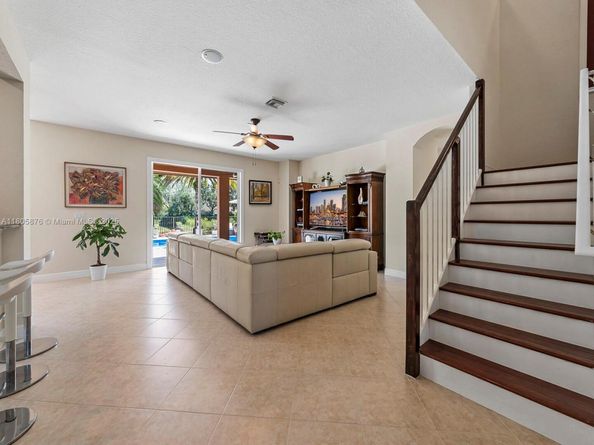 19165 N Gardenia Ave, Weston FL 33332