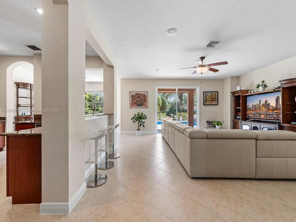 19165 N Gardenia Ave, Weston FL 33332