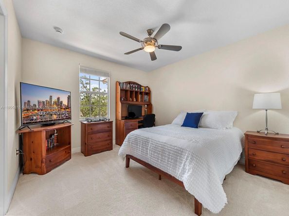 19165 N Gardenia Ave, Weston FL 33332