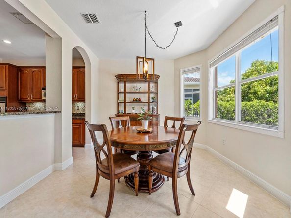 19165 N Gardenia Ave, Weston FL 33332