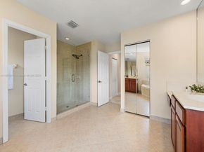 19165 N Gardenia Ave, Weston FL 33332