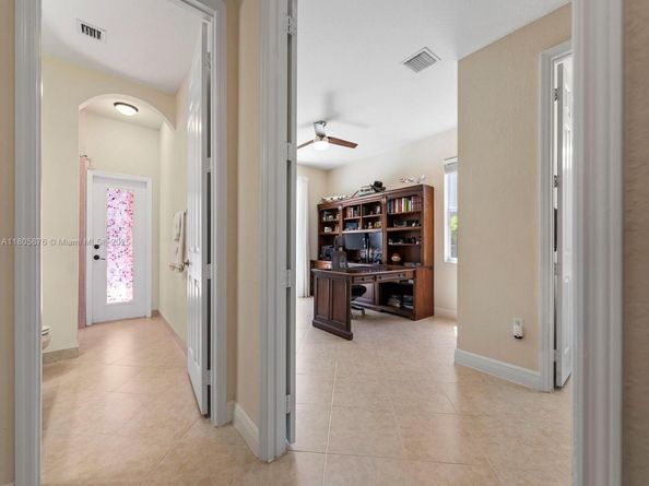 19165 N Gardenia Ave, Weston FL 33332
