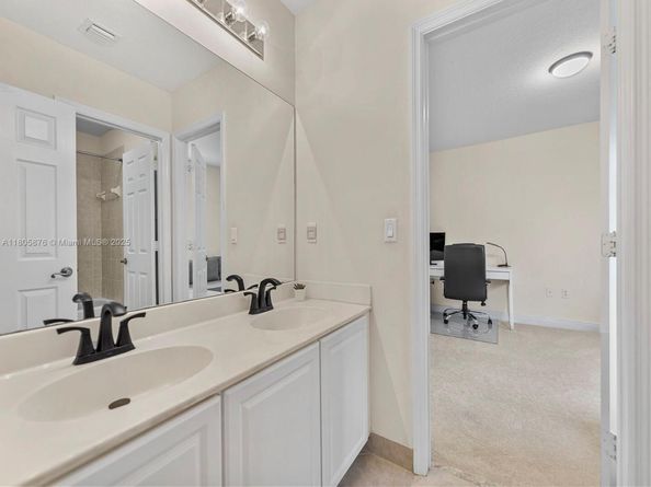 19165 N Gardenia Ave, Weston FL 33332