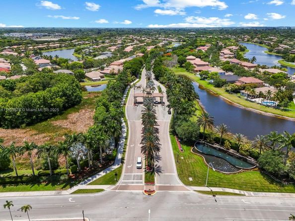 19165 N Gardenia Ave, Weston FL 33332