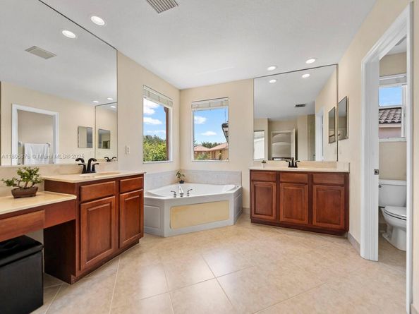 19165 N Gardenia Ave, Weston FL 33332