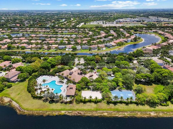 19165 N Gardenia Ave, Weston FL 33332