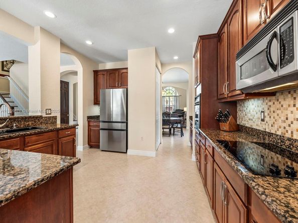19165 N Gardenia Ave, Weston FL 33332